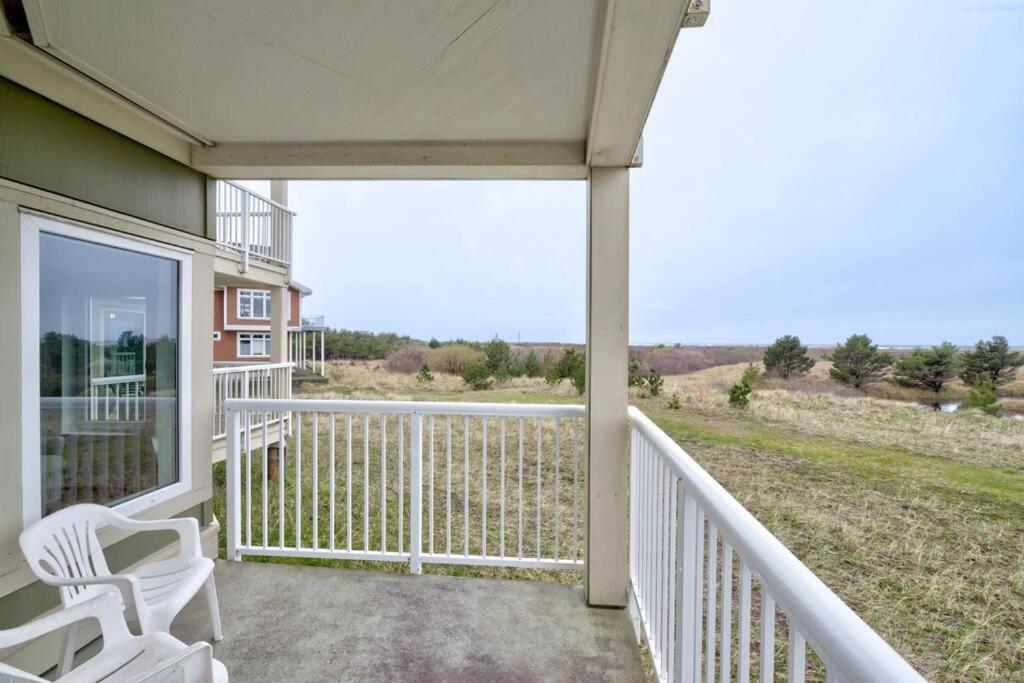 Beach Please-Updated Home With Ocean Views Long Beach Kültér fotó
