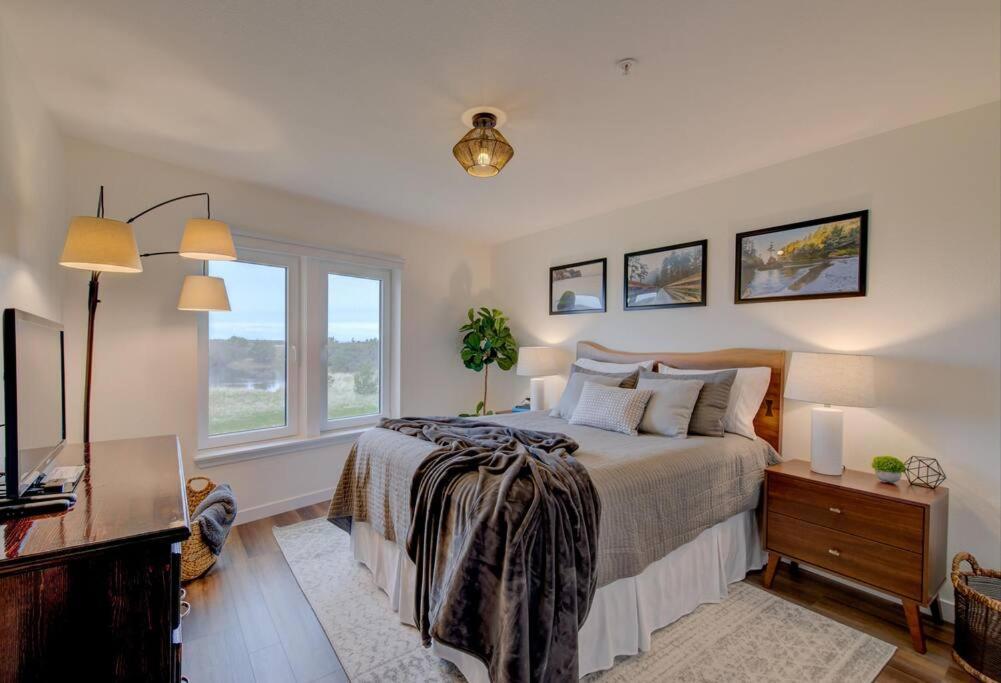 Beach Please-Updated Home With Ocean Views Long Beach Kültér fotó