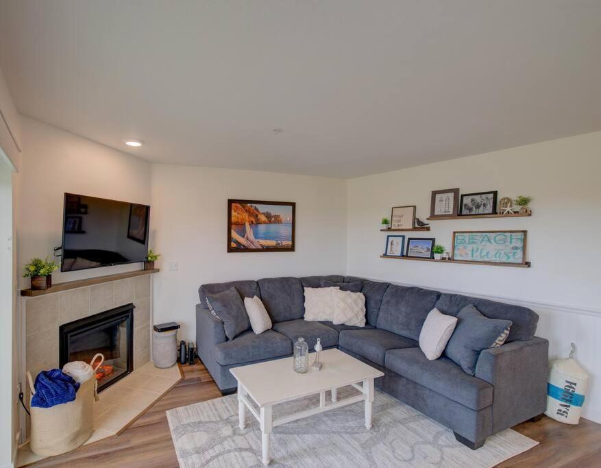 Beach Please-Updated Home With Ocean Views Long Beach Kültér fotó