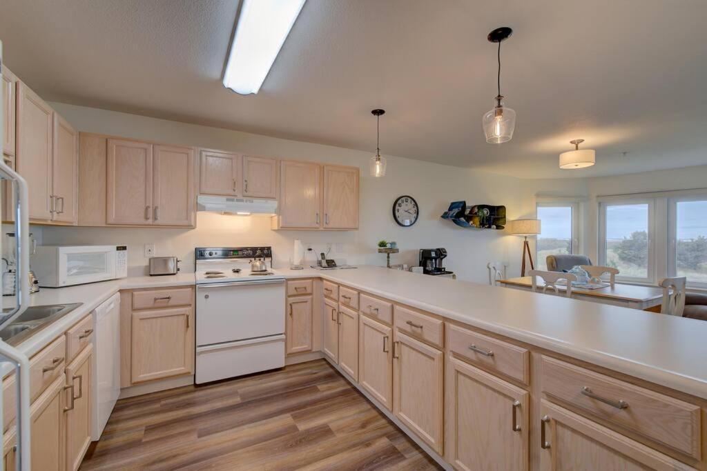Beach Please-Updated Home With Ocean Views Long Beach Kültér fotó