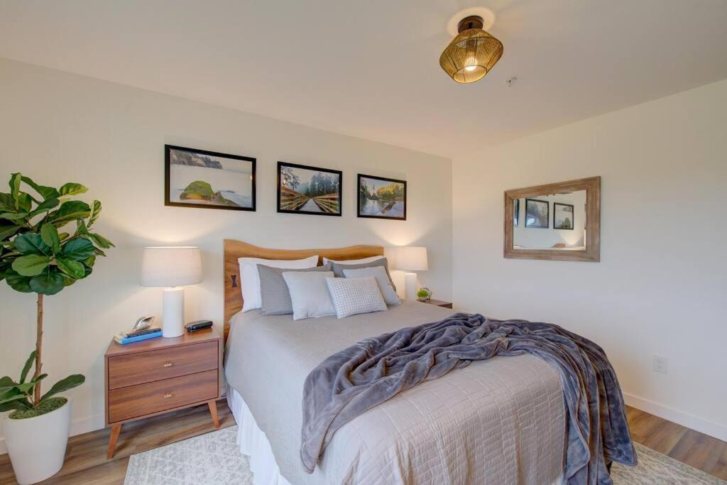 Beach Please-Updated Home With Ocean Views Long Beach Kültér fotó