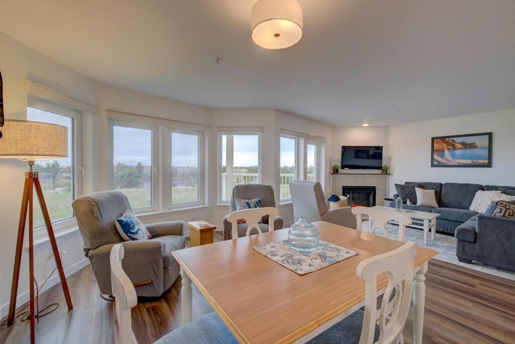 Beach Please-Updated Home With Ocean Views Long Beach Kültér fotó